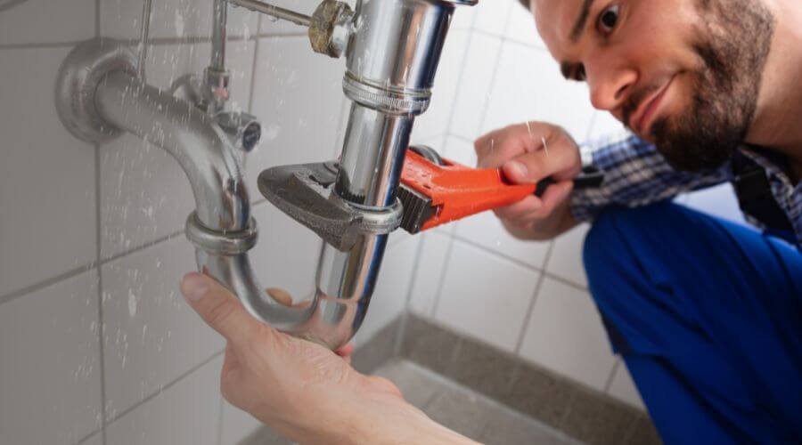 Professional clogged toilet repair services in Deepwater, MO